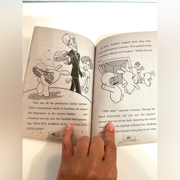 Children’s Book Lot of 4: Detective Pikachu Batman Superman Rabbids Poptropica - Picture 6 of 12